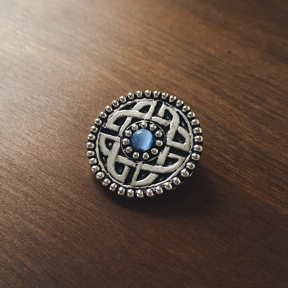 Celtic Knot Round Medallion Coin Silver Tone Blue Cats Eye Stone Pin Brooch